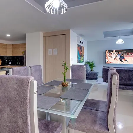 La Frontier Penthouse Apartahotel *