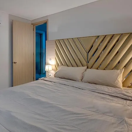 La Frontier Penthouse Apartahotel
