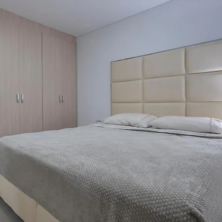 Apartahotel La Frontier Penthouse