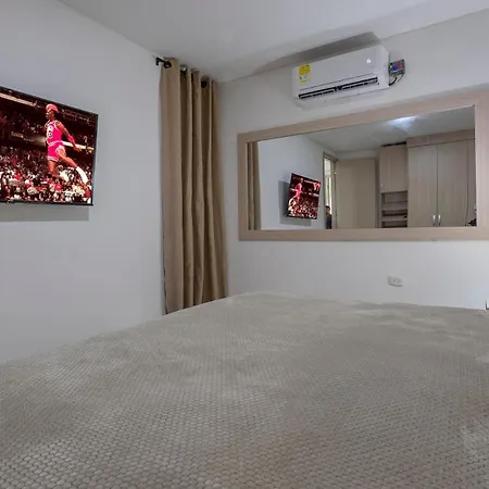 La Frontier Penthouse Apartahotel *