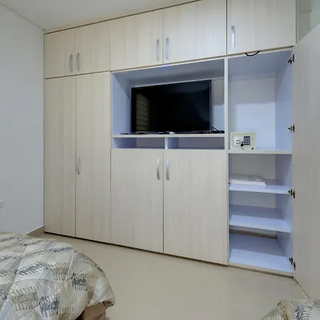La Frontier Penthouse Aparthotel *